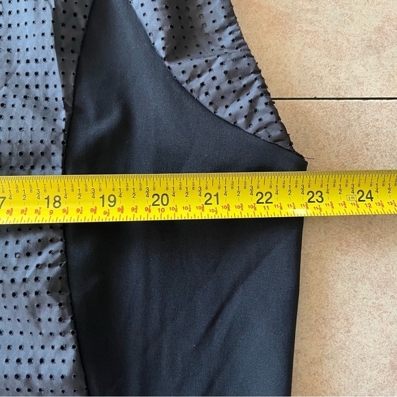 Nike Golf Tour Performance Black Perforated Lightweight Zip Up Vest - Picture 9 of 11